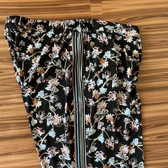 WHITE House Black Market Joggers Size Small - Picture 7 of 12